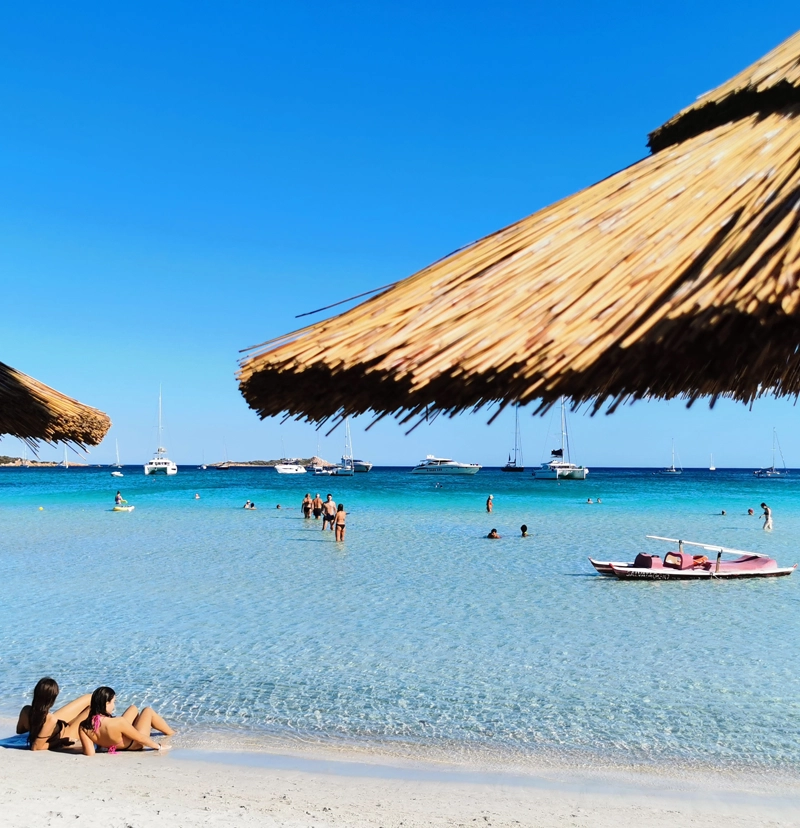gommone_in_ navigazione - 03 Foto di un gruppo di persone su un gommone in navigazione